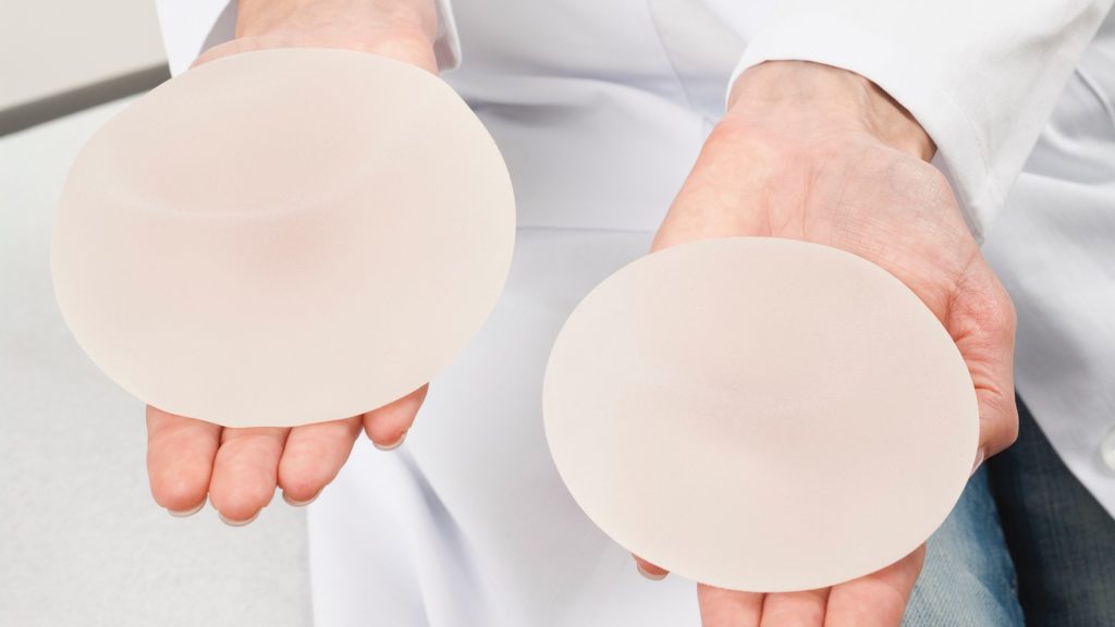 Первичная увеличивающая пластика груди. Часть 1:  Роль имплантата при увеличивающей пластики груди.